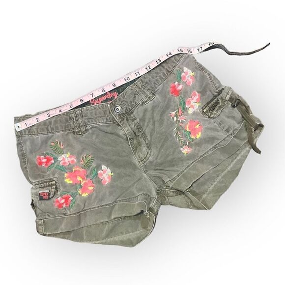 SUPERDRY TENCEL ROOKIE SHORT SHORTS EMBROIDERED FLOWERS ARMY GREEN - Picture 2 of 13